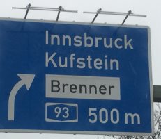 Detektive führen Ermittlungen am Einsatzort Innsbruck durch.