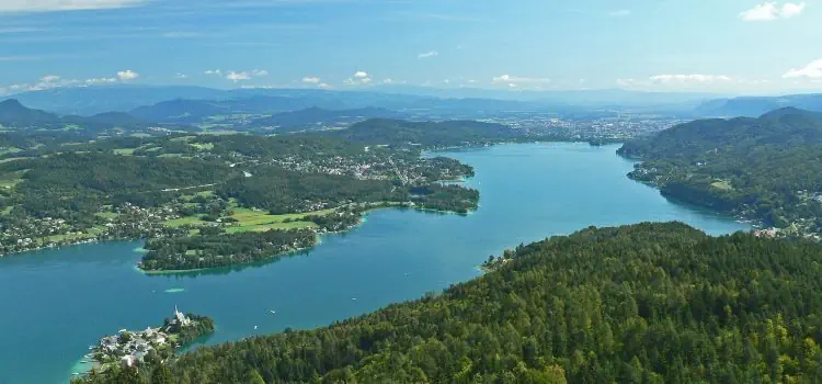 Detektive observieren in Klagenfurt am Wörthersee.